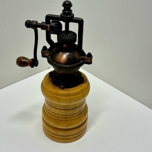 Vintage 1995 Watkins 100th anniversary of pepper grinder / mill - Picture 3 of 7